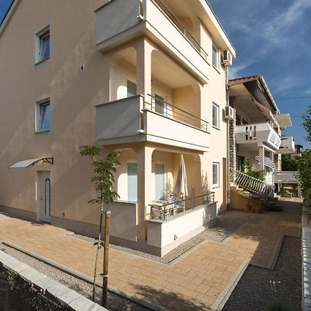 Apartments Mirjana * Central Location And Close To Beach Пунат Екстериор снимка