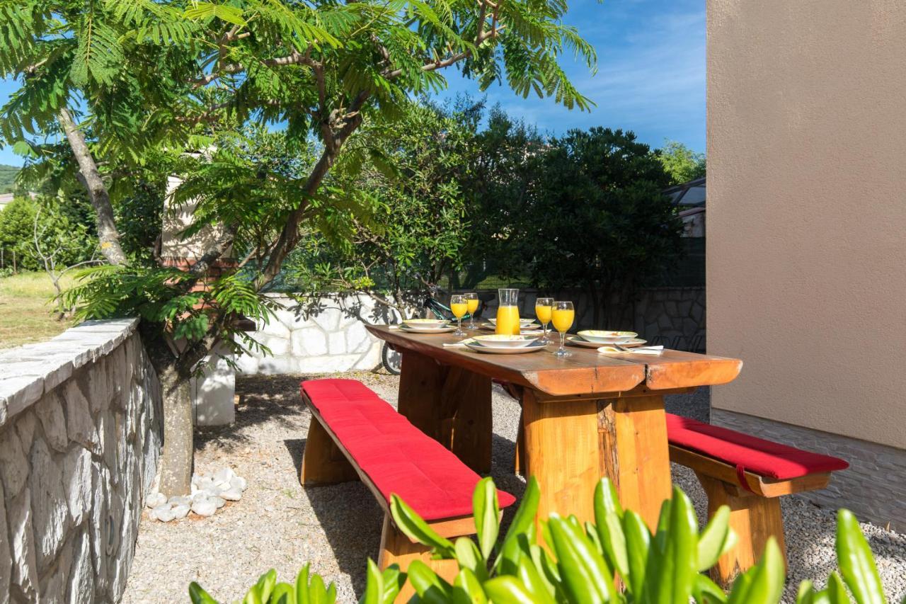 Apartments Mirjana * Central Location And Close To Beach Пунат Екстериор снимка