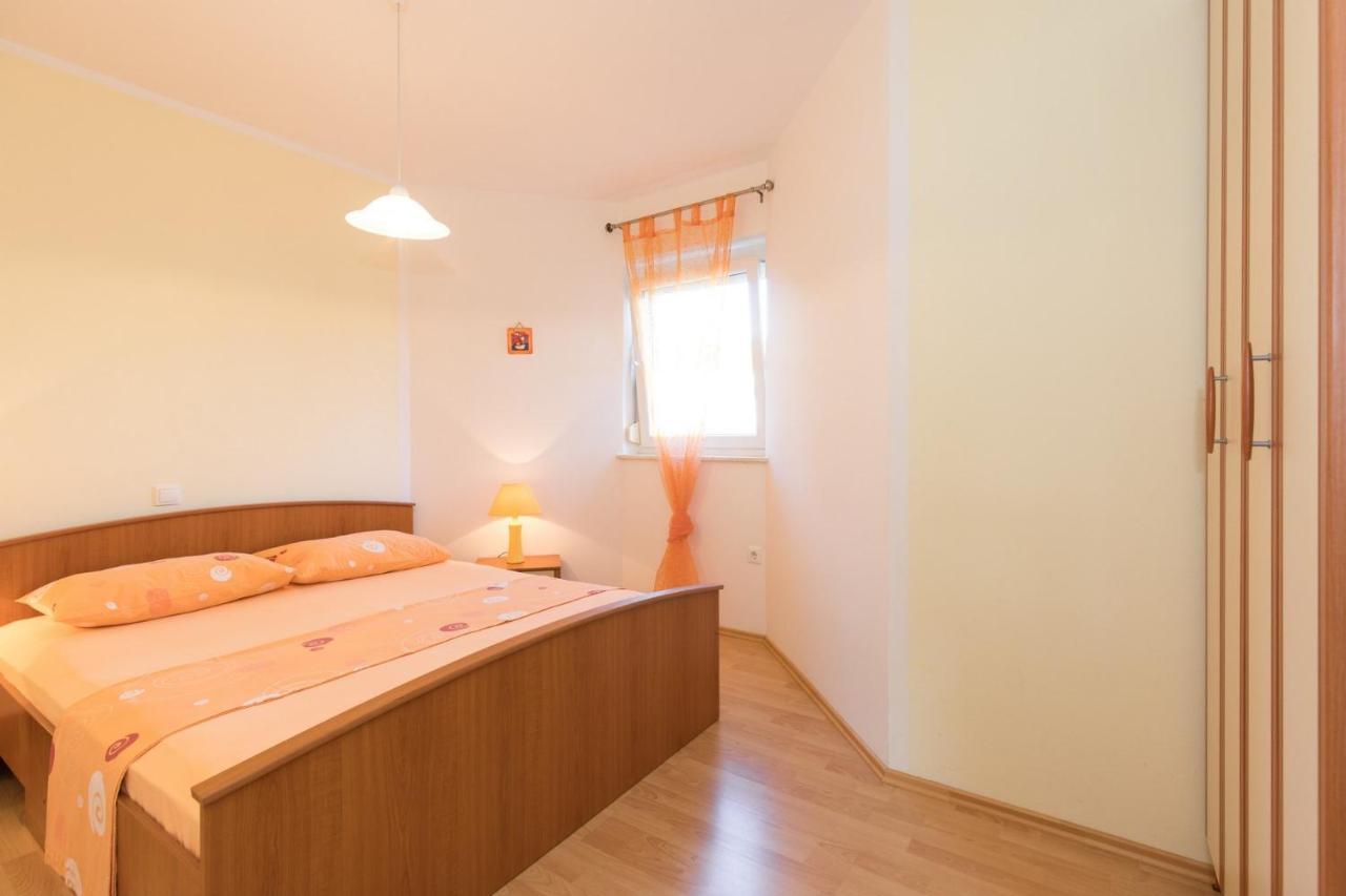 Apartments Mirjana * Central Location And Close To Beach Пунат Екстериор снимка