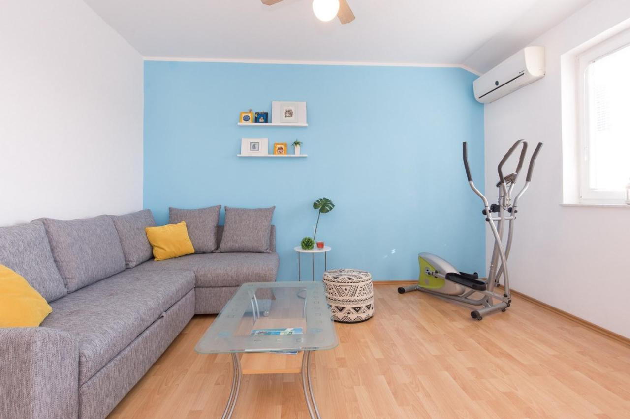 Apartments Mirjana * Central Location And Close To Beach Пунат Екстериор снимка