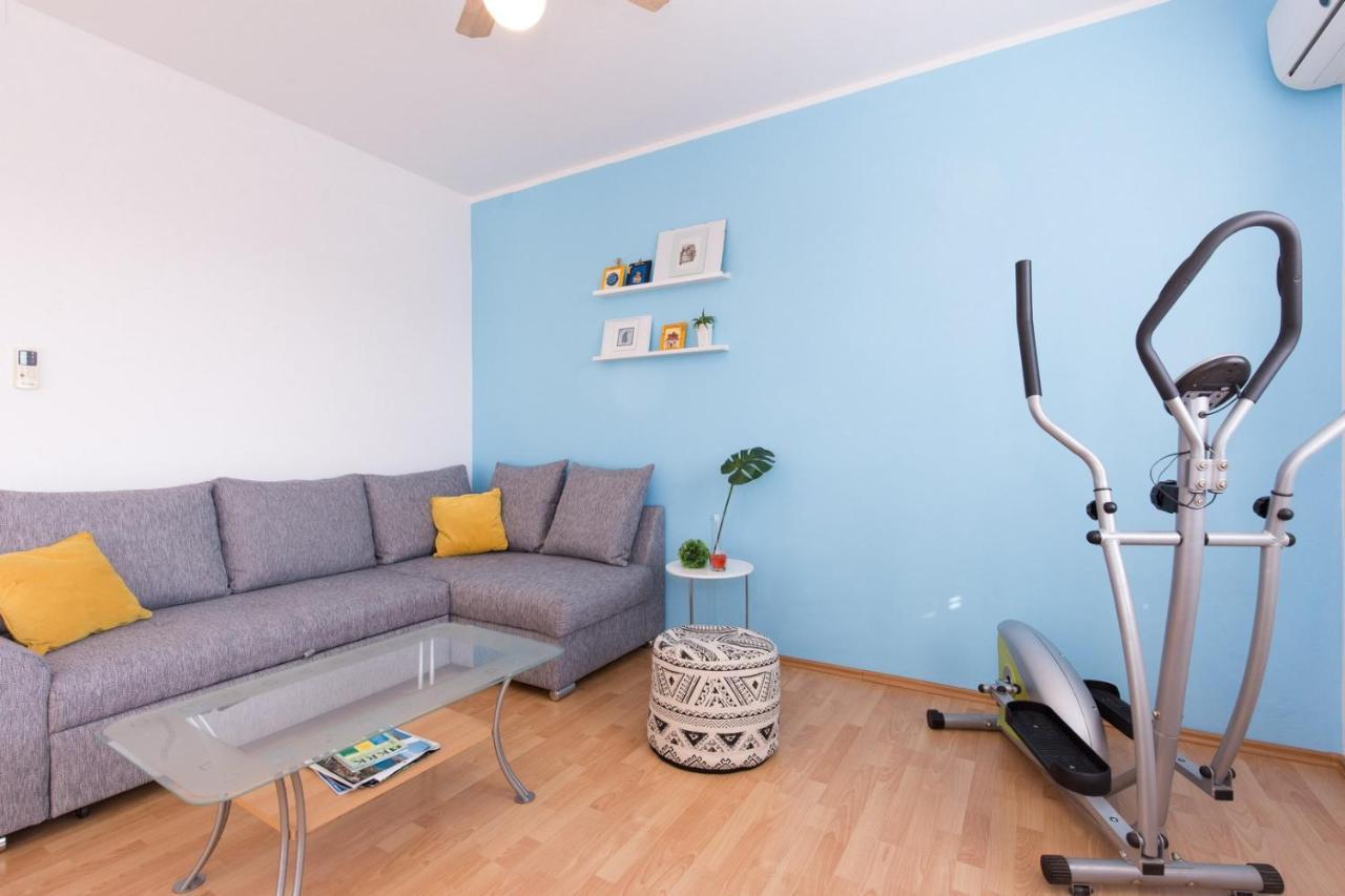 Apartments Mirjana * Central Location And Close To Beach Пунат Екстериор снимка