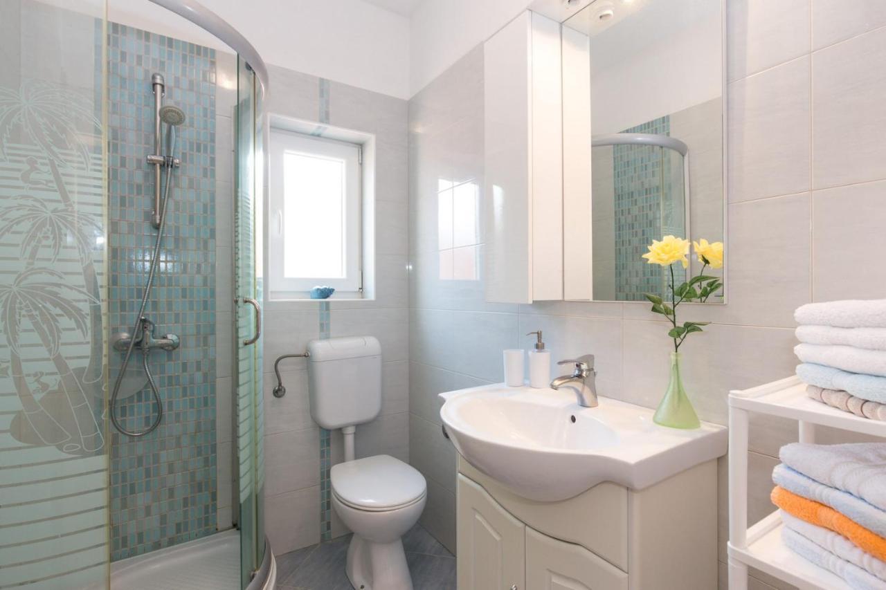Apartments Mirjana * Central Location And Close To Beach Пунат Екстериор снимка