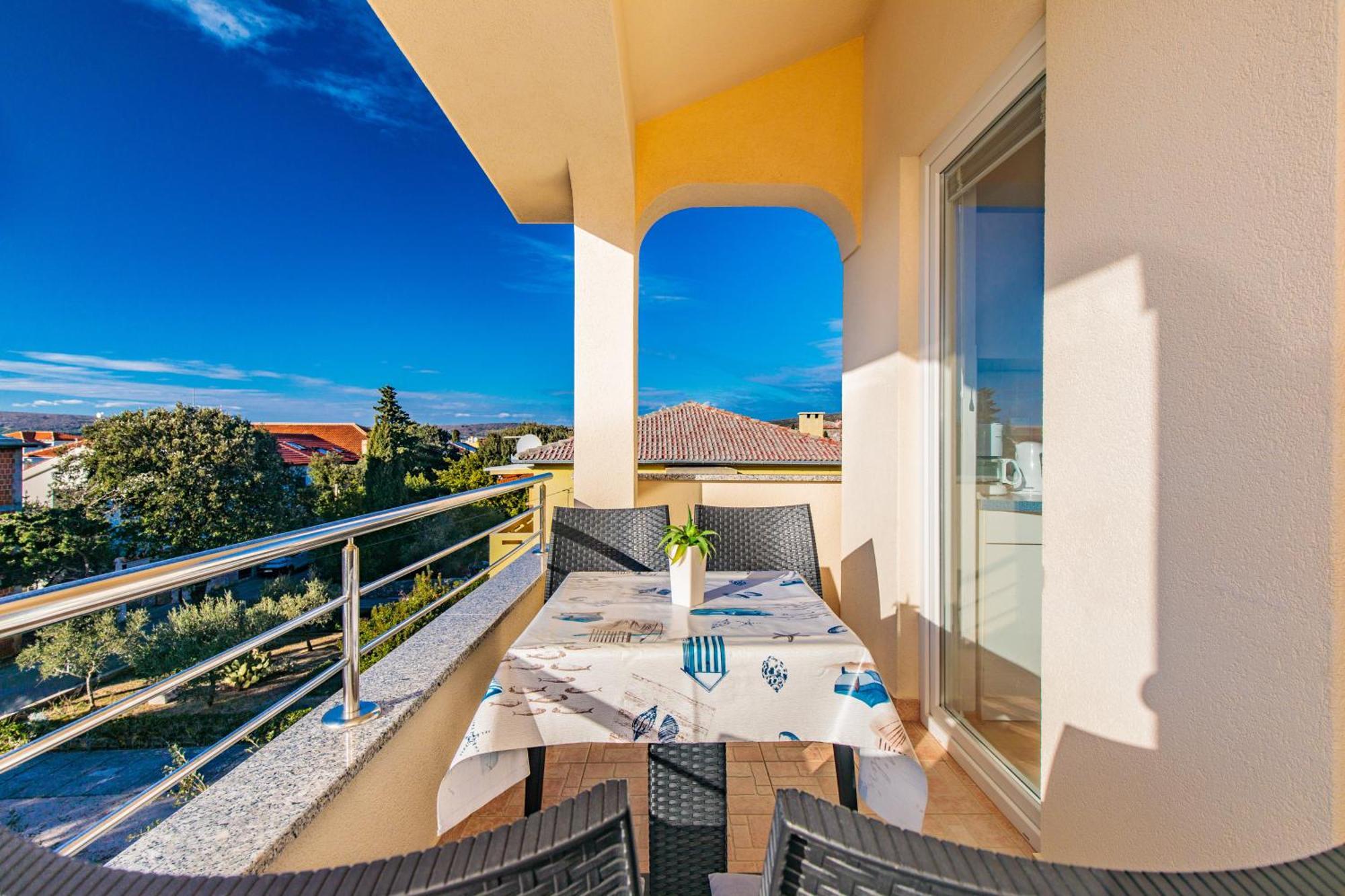 Apartments Mirjana * Central Location And Close To Beach Пунат Екстериор снимка