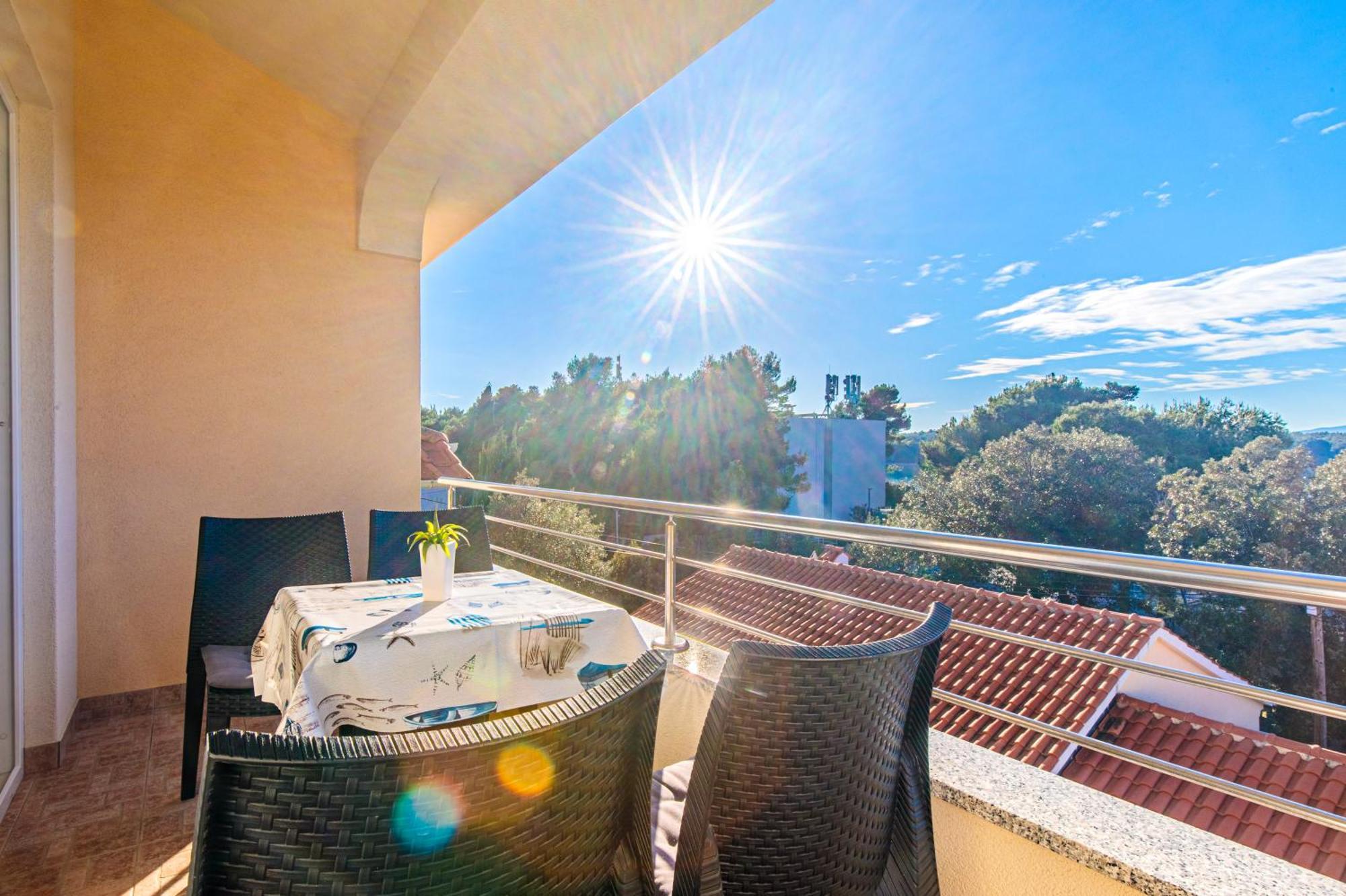 Apartments Mirjana * Central Location And Close To Beach Пунат Екстериор снимка