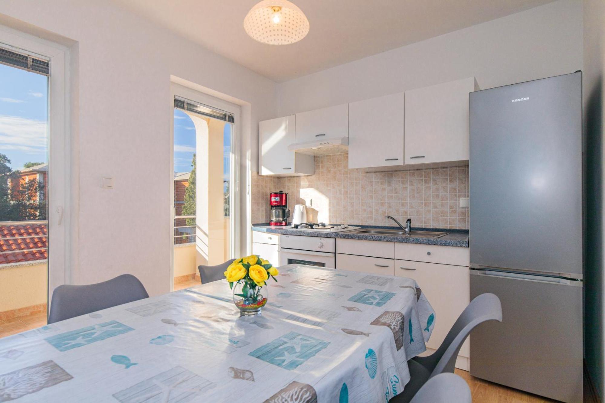 Apartments Mirjana * Central Location And Close To Beach Пунат Екстериор снимка